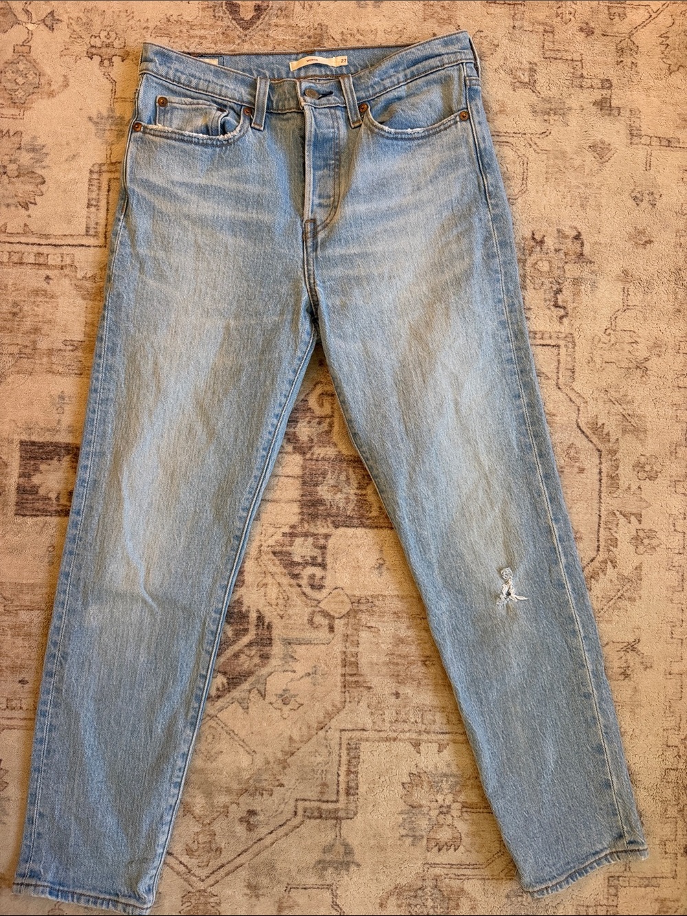 Woman’s Levi’s Wedgie size 27